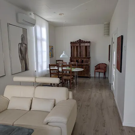 아파트 Den Gamle Stenhugger *